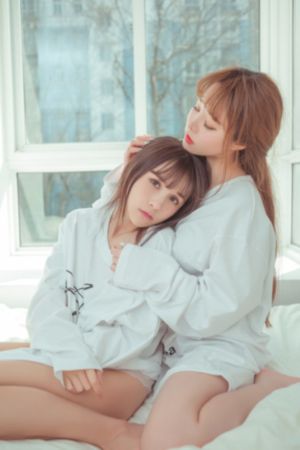 三个人对我又又摸_720视频大全